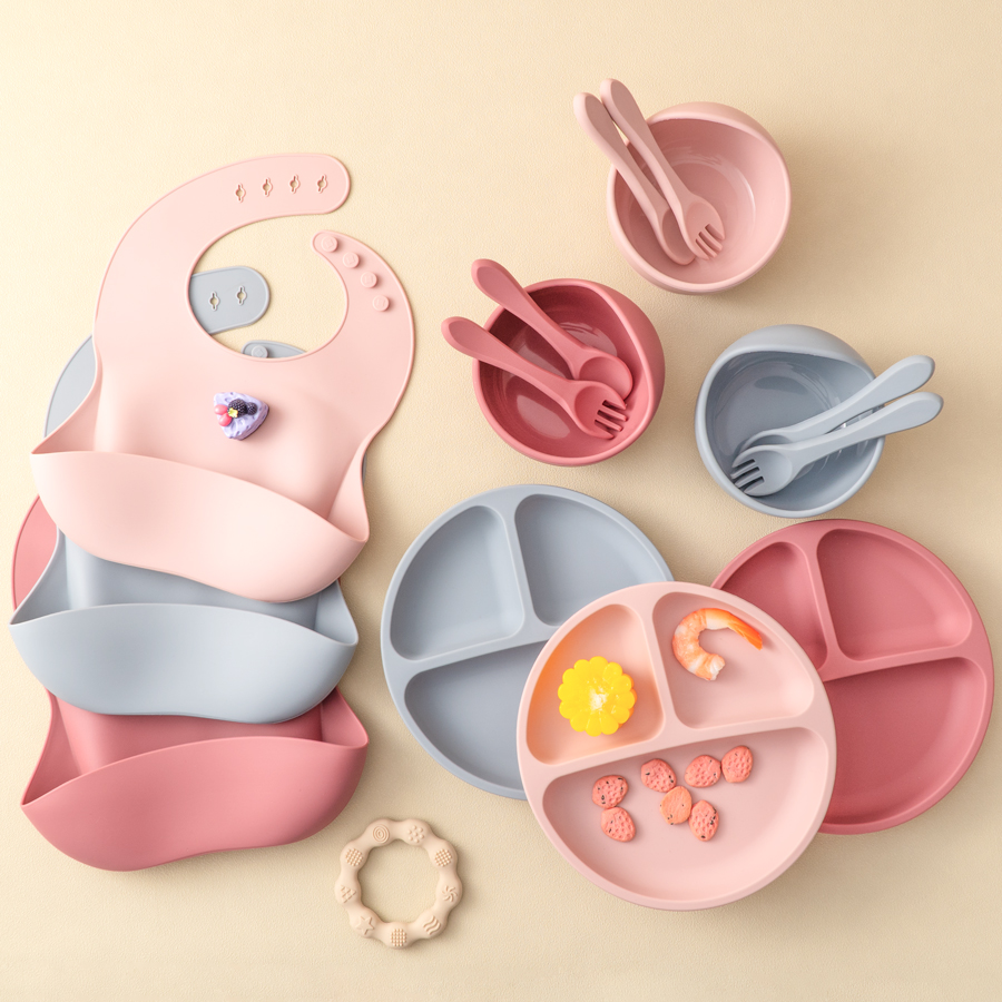 Baby Food Equipment - 5 ชิ้นเด็กซิลิโคนชุดให้อาหารรอบรับประทานอาหารแผ่น Sucker ชามจานสําหรับเด็กทารกกันน้ํา Bib ช้อนชุดอาหารเด็ก